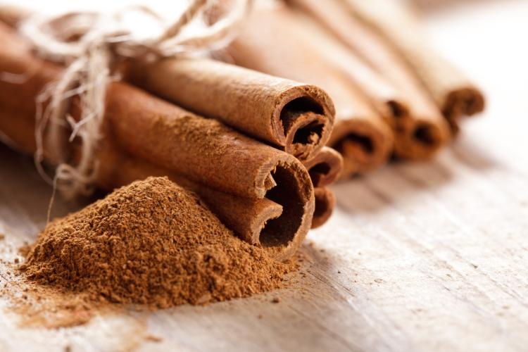 Ground cinnamon and cinnamon sticks.