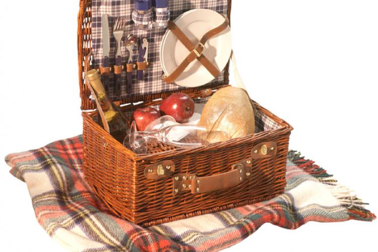 Detail of a picnic hamper with all the items.