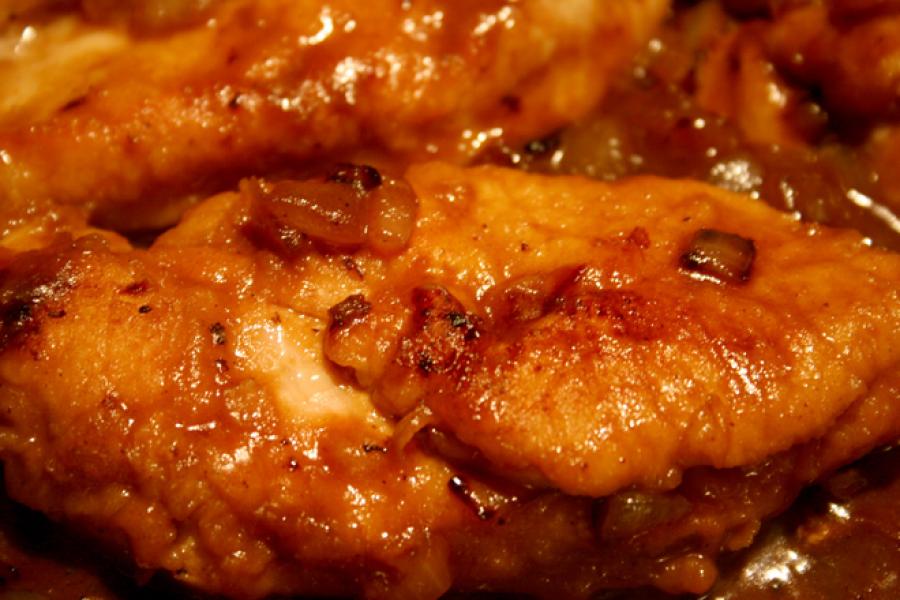 Skillet chicken with honey and mustard.